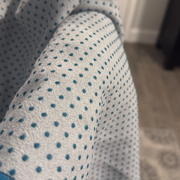 Yogitoes yoga mat towel . Excellent condition. Strong grip dots - Picture 3 of 3